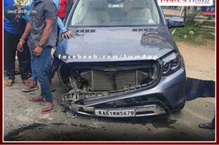 Prime Minister Narendra Modi's younger brother Prahlad Modi's car met with an accident