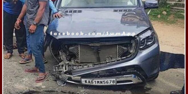 Prime Minister Narendra Modi's younger brother Prahlad Modi's car met with an accident