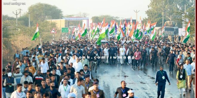 Rahul Gandhi's Bharat Jodo Yatra convoy resumes after tea break