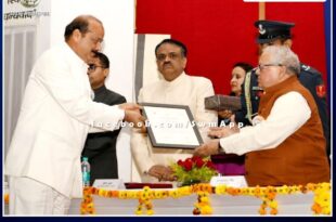 Adm Sawai Madhopur Dr. Suraj Singh Negi Honored on the occasion of National Voters Day