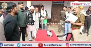 Police returned mobile phones to a dozen people in bharatpur