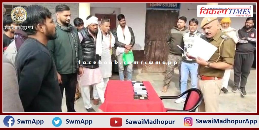 Police returned mobile phones to a dozen people in bharatpur
