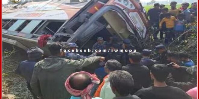 The overturned bus of devotees returning from Triveni