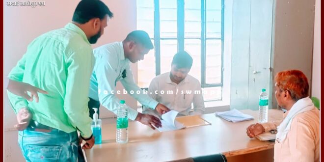 Chief Executive Officer Abhishek Khanna did surprise inspection of Gram Panchayats