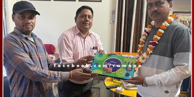 Educationist Dr. Sunil Jain congratulated Vinod Jain on his birthday