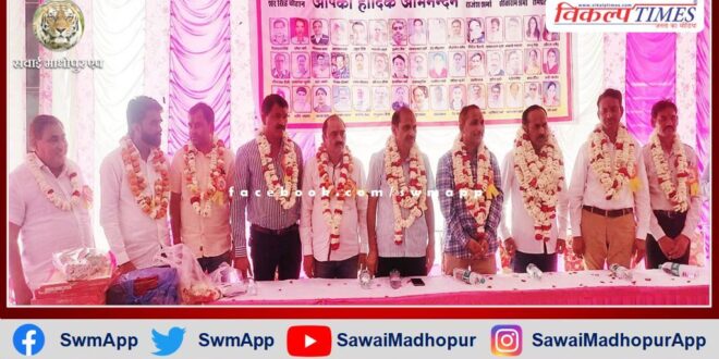 Teachers felicitated the state president of Panchayati Raj Teachers Association