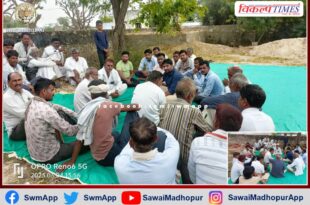 Villagers of Barodiya mustard Tudi in the name of the school