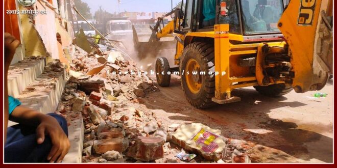Yellow paw on houses for road widening in bamanwas