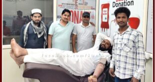 young man donate blood by traveling 12 km to bike in sawai madhopur