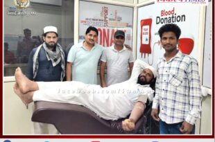 young man donate blood by traveling 12 km to bike in sawai madhopur