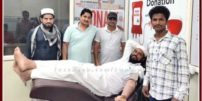 young man donate blood by traveling 12 km to bike in sawai madhopur