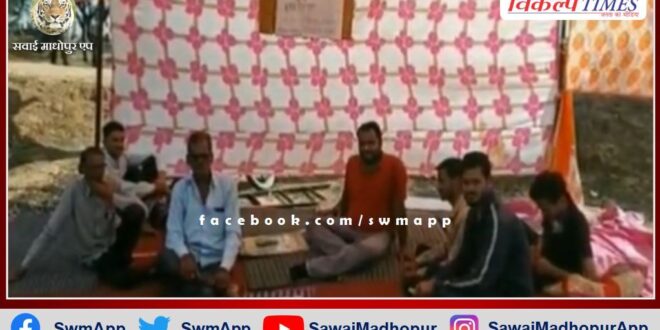 A family sitting on hunger strike demanding justice in bonli