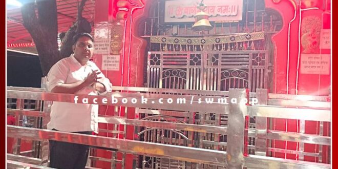 Manoj Parashar took blessings after meeting Bageshwar Dham Sarkar Pandit Dhirendra Krishna Shastri