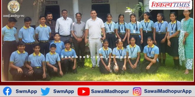 School children visited Mantown police station on Police Day