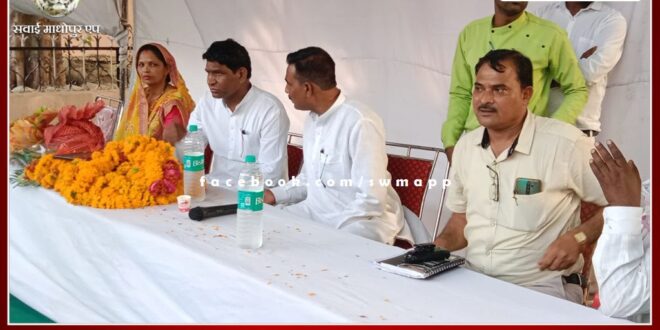 Omprakash Lohia, member of the State Safai Karamcharis Commission, listened to the problems of the Safai Karamcharis
