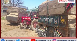 Bonli police station seized two tractor-trolleys while transporting illegal gravel