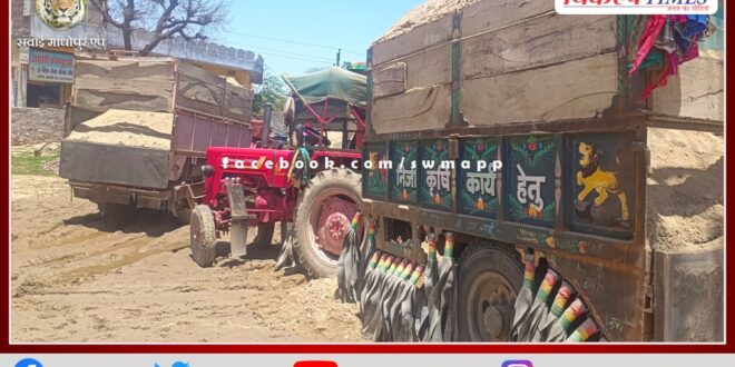 Bonli police station seized two tractor-trolleys while transporting illegal gravel