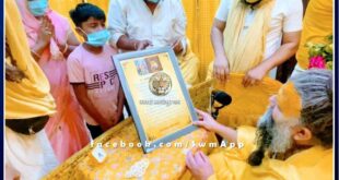 Manoj Parashar took blessings from international spiritual saint Premanand Maharaj in Vrindavan