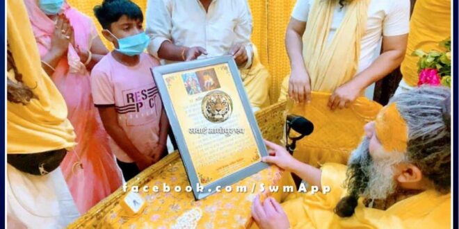 Manoj Parashar took blessings from international spiritual saint Premanand Maharaj in Vrindavan