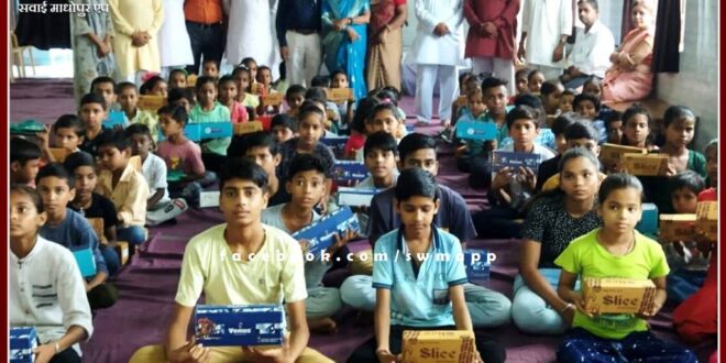 Vidya Bharti distributed free slippers in sawai madhopur