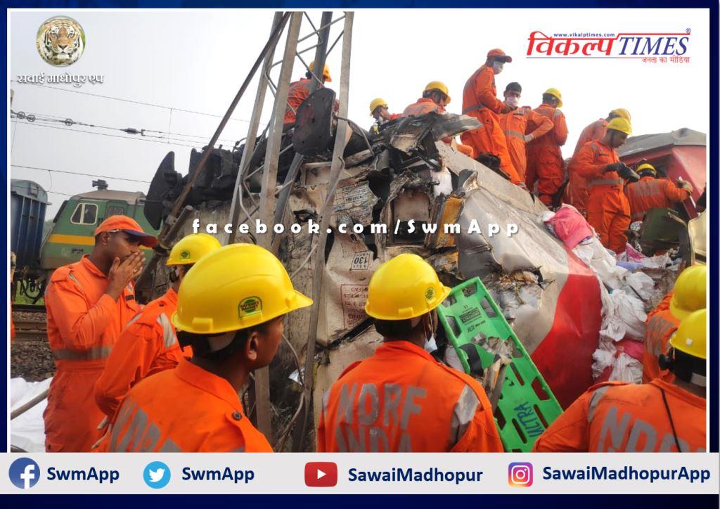 odisha train accident yashvantpur howrah express derailed collided with coromandel express national news 