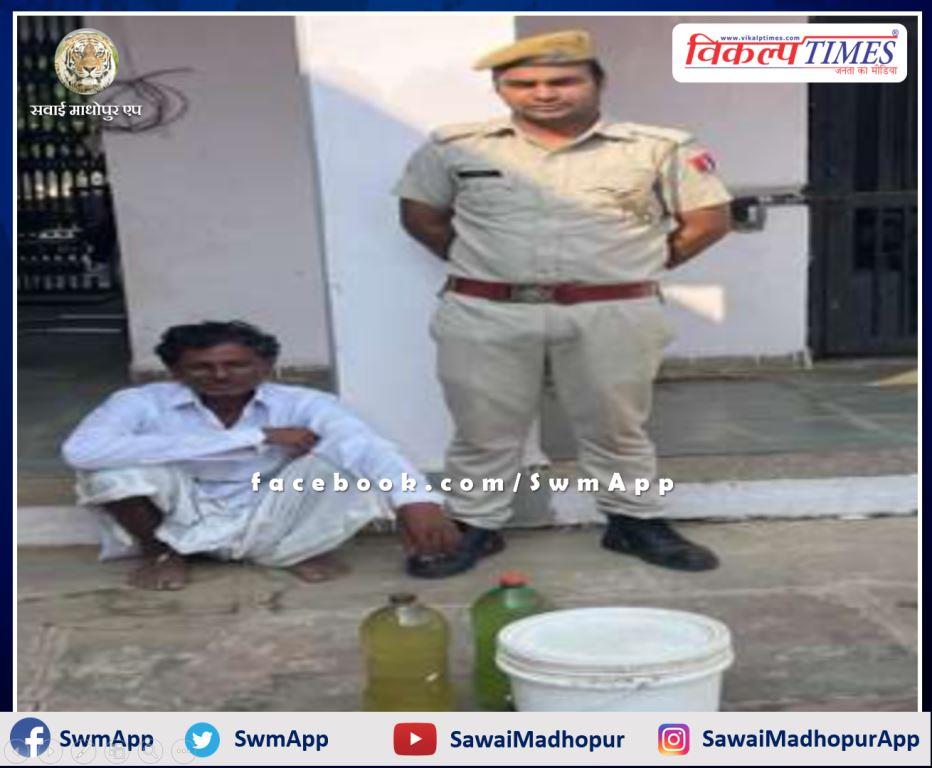 Chauth ka Barwada police station arrested an accused while selling illegal liquor