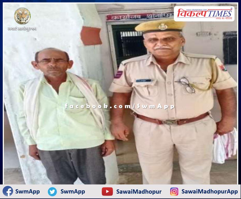 Khandar police station arrested the wanted accused vehicle owner of illegal gravel transport in sawai madhopur