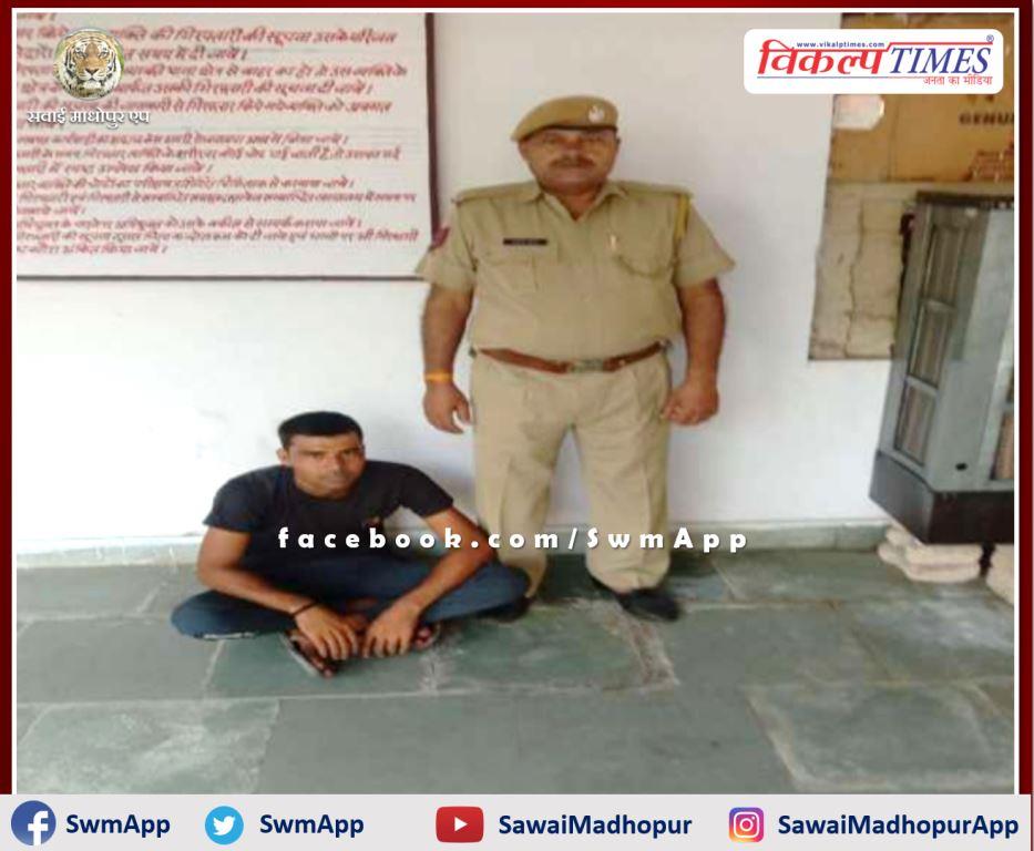 Police arrested a person while carrying illegal desi liquor in sawai madhopur