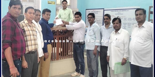 Teachers protest at the District Collectorate Sawai Madhopur