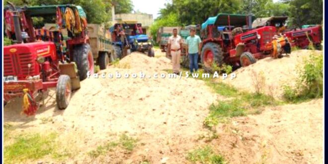 Chauth ka Barwada police station seized 5 tractor-trolleys while transporting illegal gravel in sawai madhopur