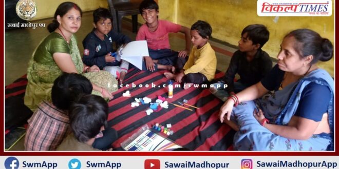 Children learning painting, painting and crafting in shelter home Sawai Madhopur