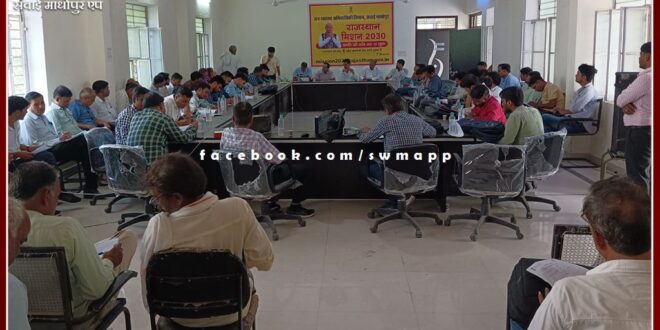 Officers, employees, intellectuals and subject experts gave suggestions in the intensive counseling camp