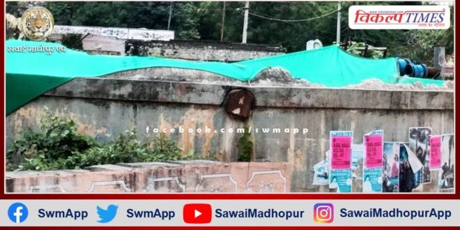 There is no roof on the tank, the entire city is drinking contaminated water