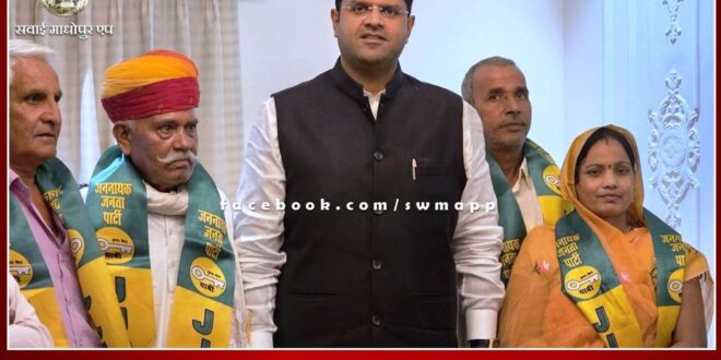 Former chairperson of Hindaun City Municipal Council Gayatri Koli joins JJP with supporters