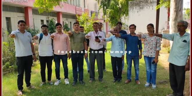 Postal employees took oath of cleanliness on Gandhi Jayanti