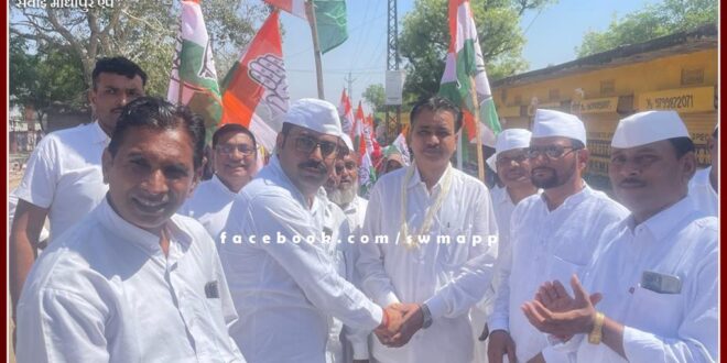 The flag of my country is tricolor, two colors will not work - Gandhi Darshan