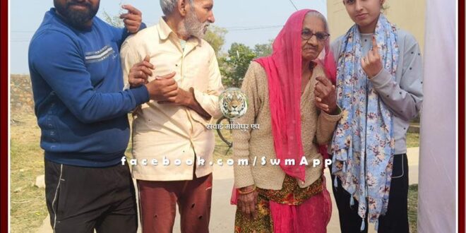 90 year old Raj Bai voted with her son and her grandchildren