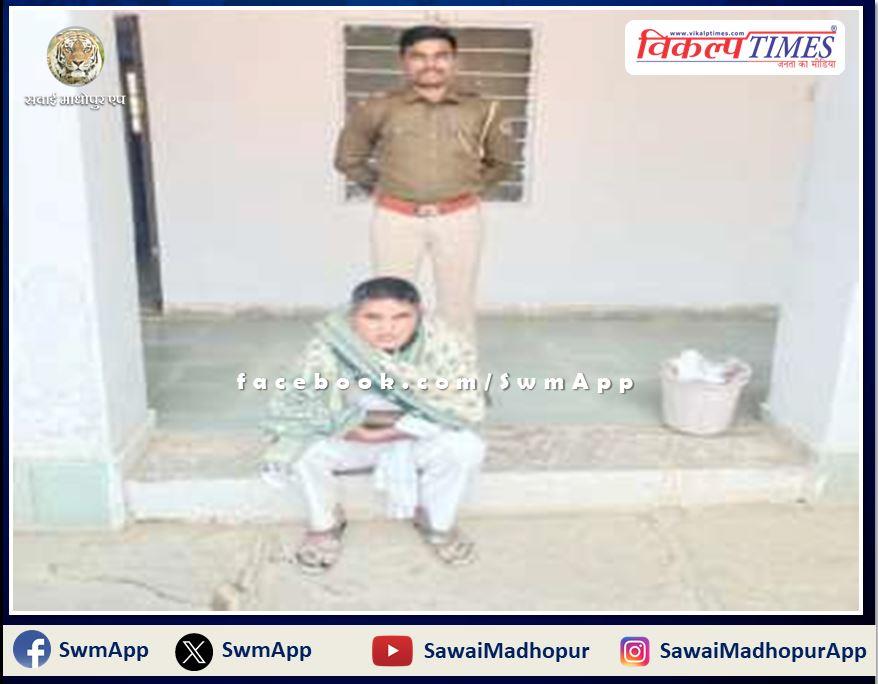 Chauth ka Barwada police station arrested a person while transporting illegal liquor in sawai madhopur
