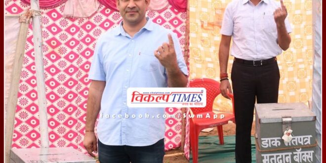 District Election Officer suresh kumar ola and Superintendent of Police harshwardhan agarwala voted in sawai madhopur