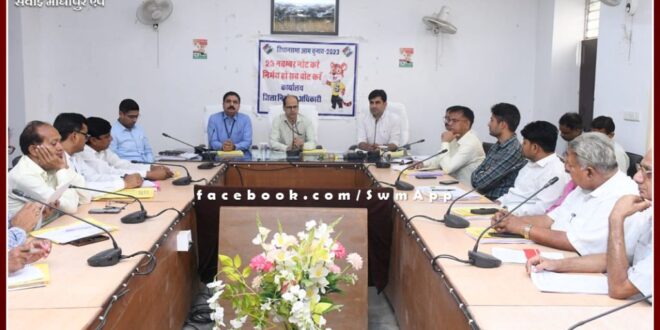 Observers took a meeting with all the candidates and district heads of political parties in sawai madhopur