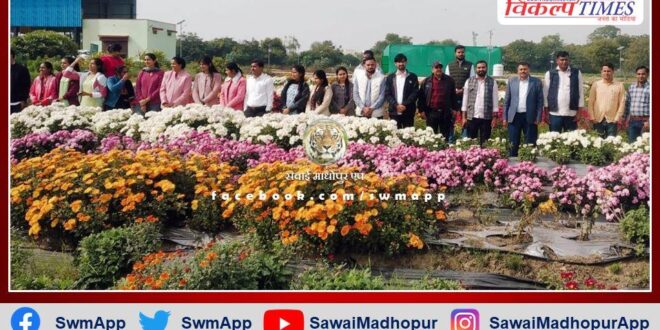 Agriculture supervisors visited the Flower Excellence Center in sawai madhopur