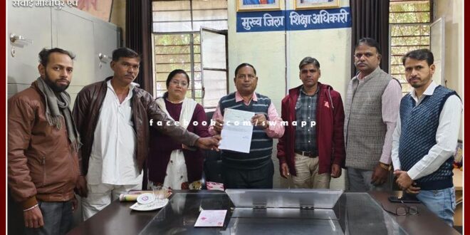 Check of one lakh handed over for the development of the school