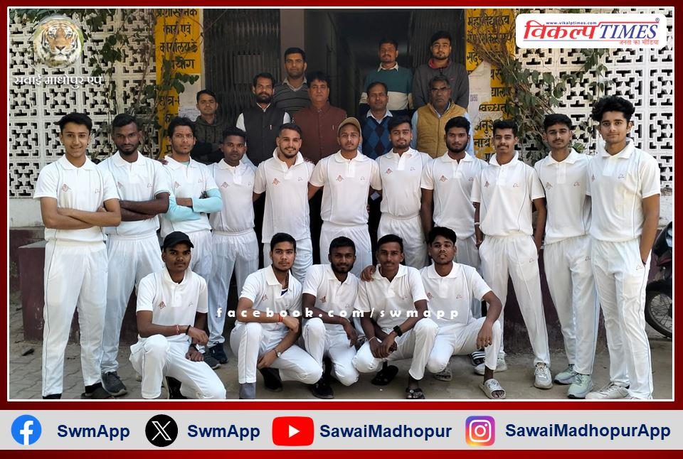 Men's cricket team of PG College left for Kheda Hindaun City