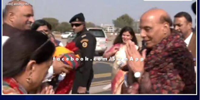 Vasundhara Raje welcomed Defense Minister Rajnath Singh on his arrival in Jaipur, new CM will be announced today