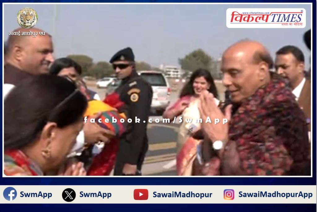 Vasundhara Raje welcomed Defense Minister Rajnath Singh on his arrival in Jaipur, new CM will be announced today 