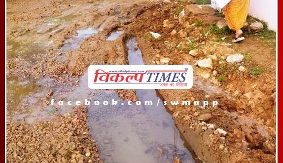Water pipeline broken, thousands of gallons of water flowing in sawai madhopur