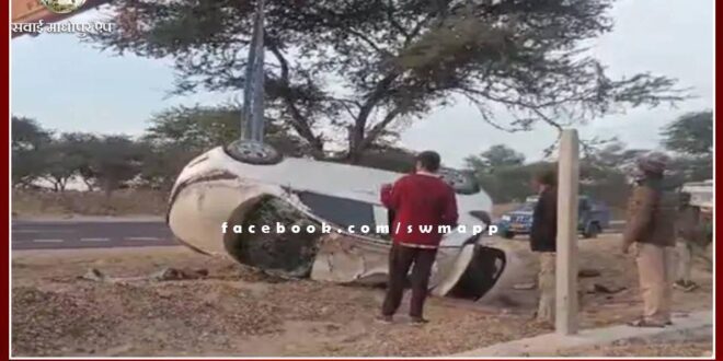 Car of friends returning from Jaisalmer overturned
