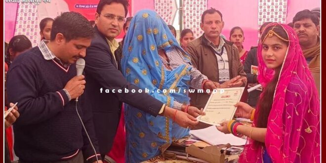 Common people are getting benefits of public welfare schemes in Vikas Bharat Sankalp Yatra Camp