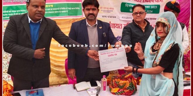 Information about schemes given to common people through street plays in chauth ka barwara