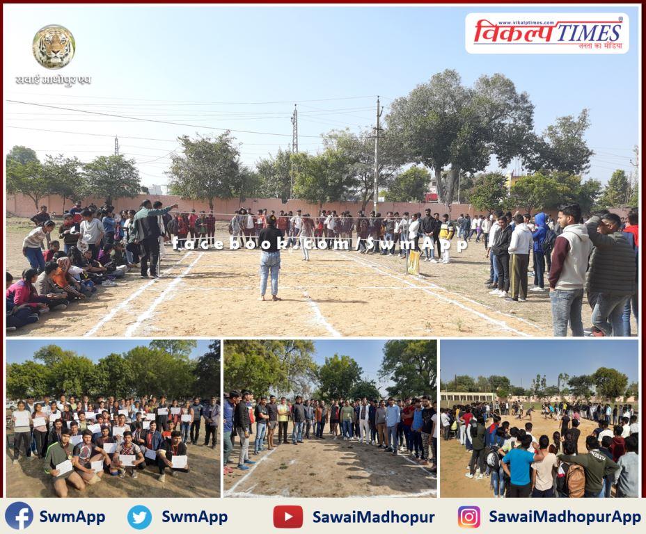 Kabaddi, javelin throw and badminton competitions were organized in PG College.
